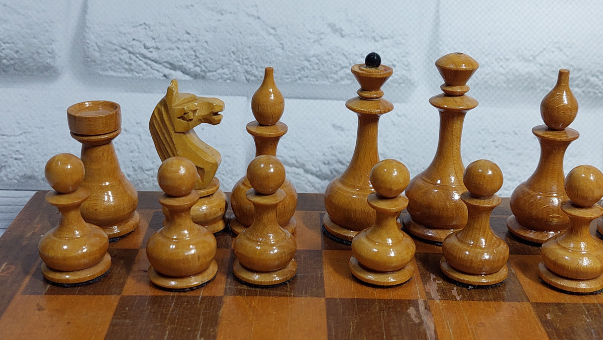 Beautiful authentic classic soviet wooden medium chess set, russian usa, vintage 1950.