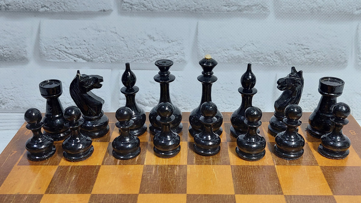 Beautiful authentic classic soviet wooden medium chess set, russian usa, vintage 1950.