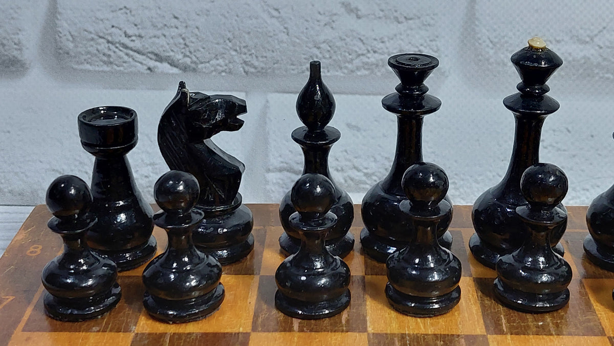Beautiful authentic classic soviet wooden medium chess set, russian usa, vintage 1950.
