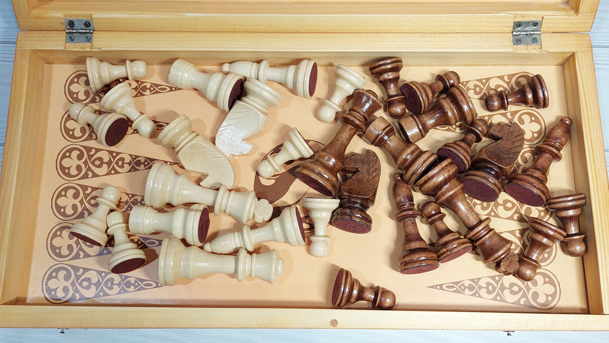 Wooden chess set from the 90s in very good condition. Large chess pieces. A great gift for men, chess lovers and collectors!