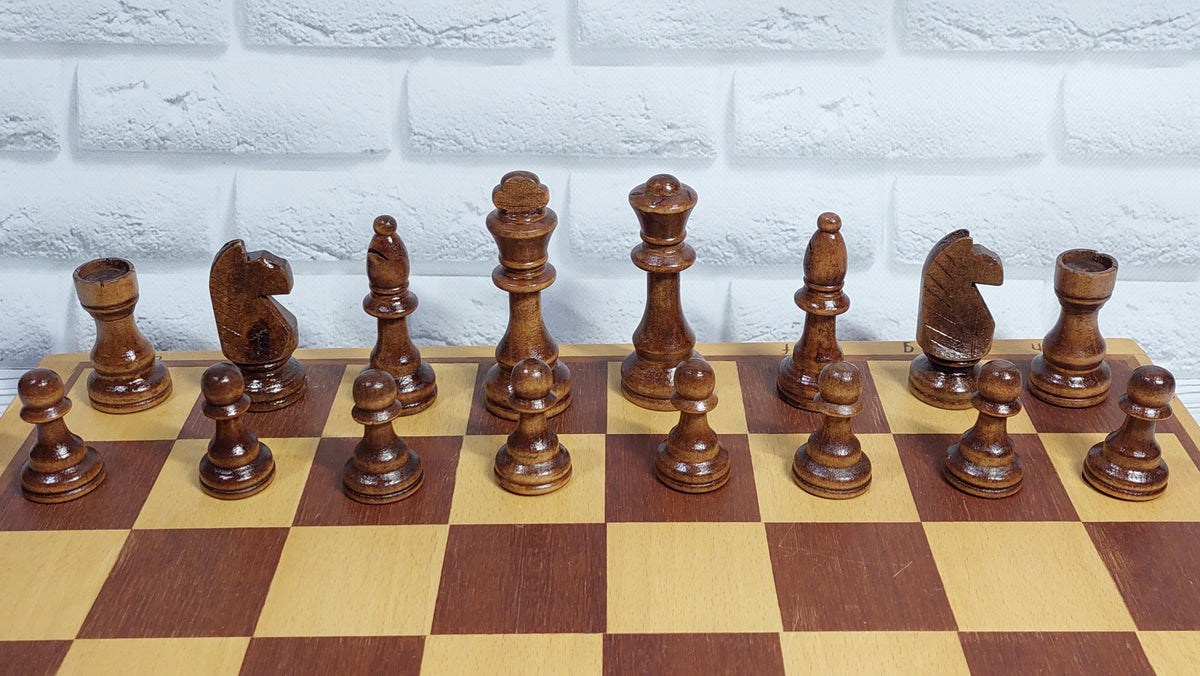 Wooden chess set from the 90s in very good condition. Large chess pieces. A great gift for men, chess lovers and collectors!