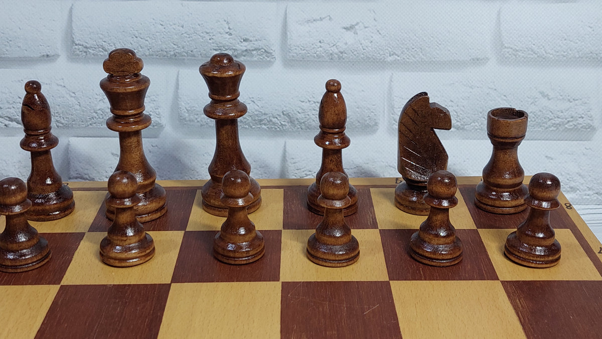 Wooden chess set from the 90s in very good condition. Large chess pieces. A great gift for men, chess lovers and collectors!