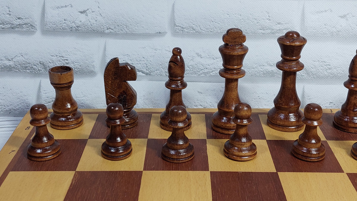 Wooden chess set from the 90s in very good condition. Large chess pieces. A great gift for men, chess lovers and collectors!