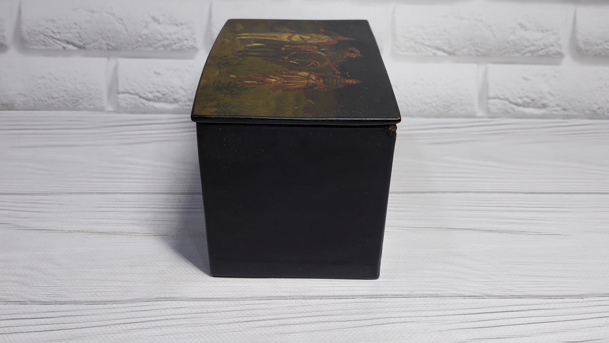 Vintage antique papier mache box three heroes with a picture Three heroes, the box is 100 years old