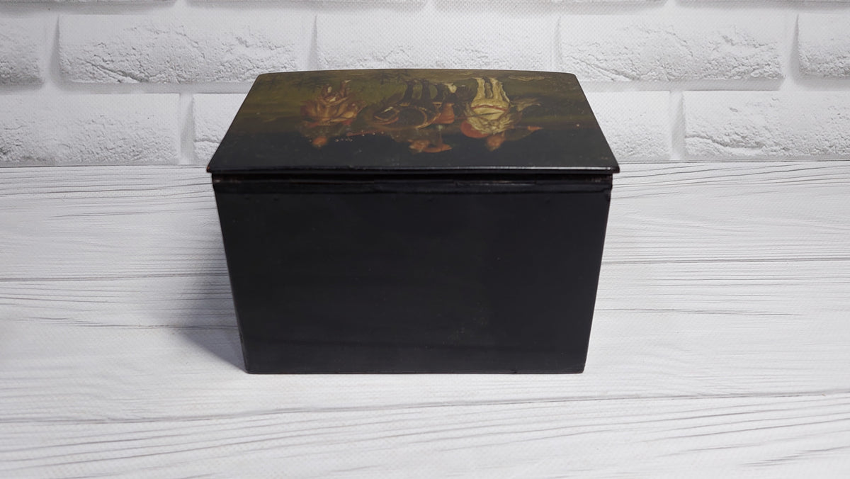 Vintage antique papier mache box three heroes with a picture Three heroes, the box is 100 years old