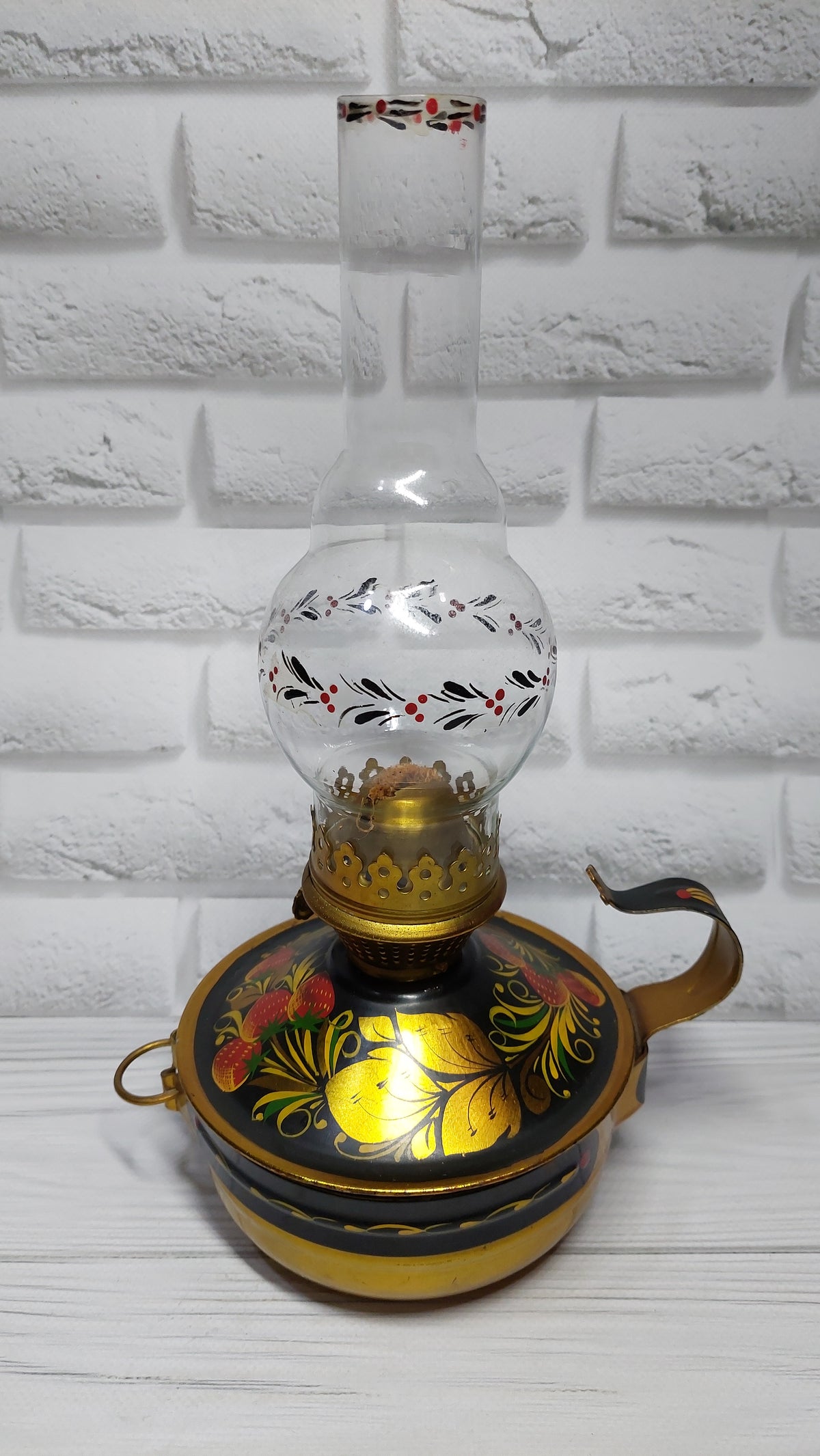 Oil lamp, painted Soviet lamp, souvenir new lamp from the 1980s.
