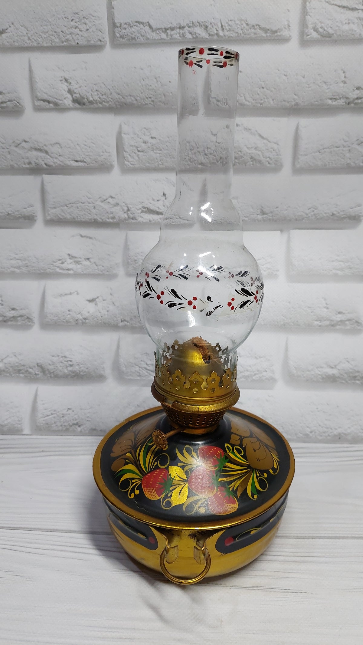 Oil lamp, painted Soviet lamp, souvenir new lamp from the 1980s.