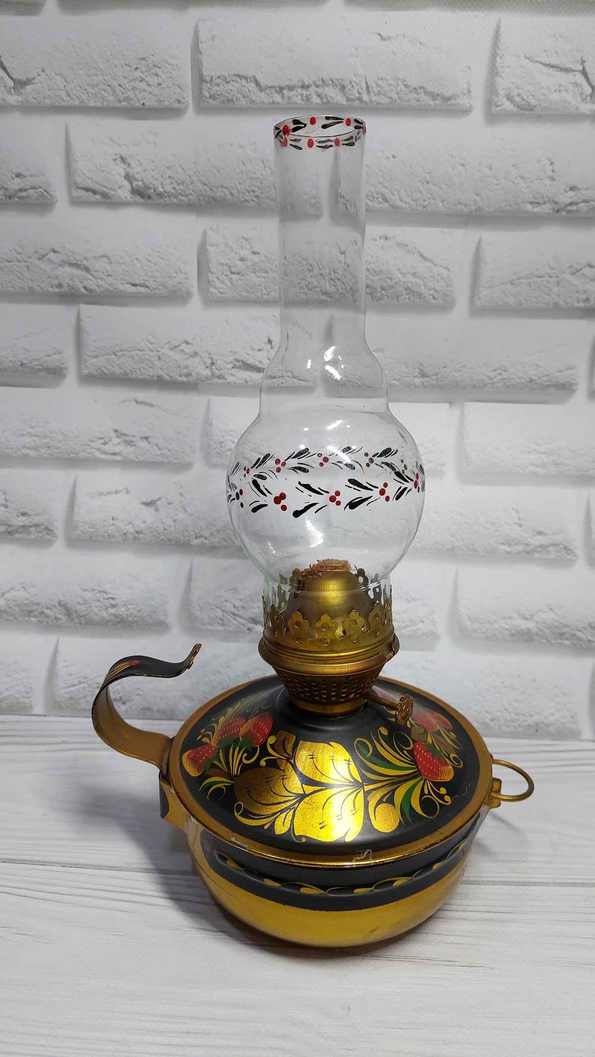 Oil lamp, painted Soviet lamp, souvenir new lamp from the 1980s.
