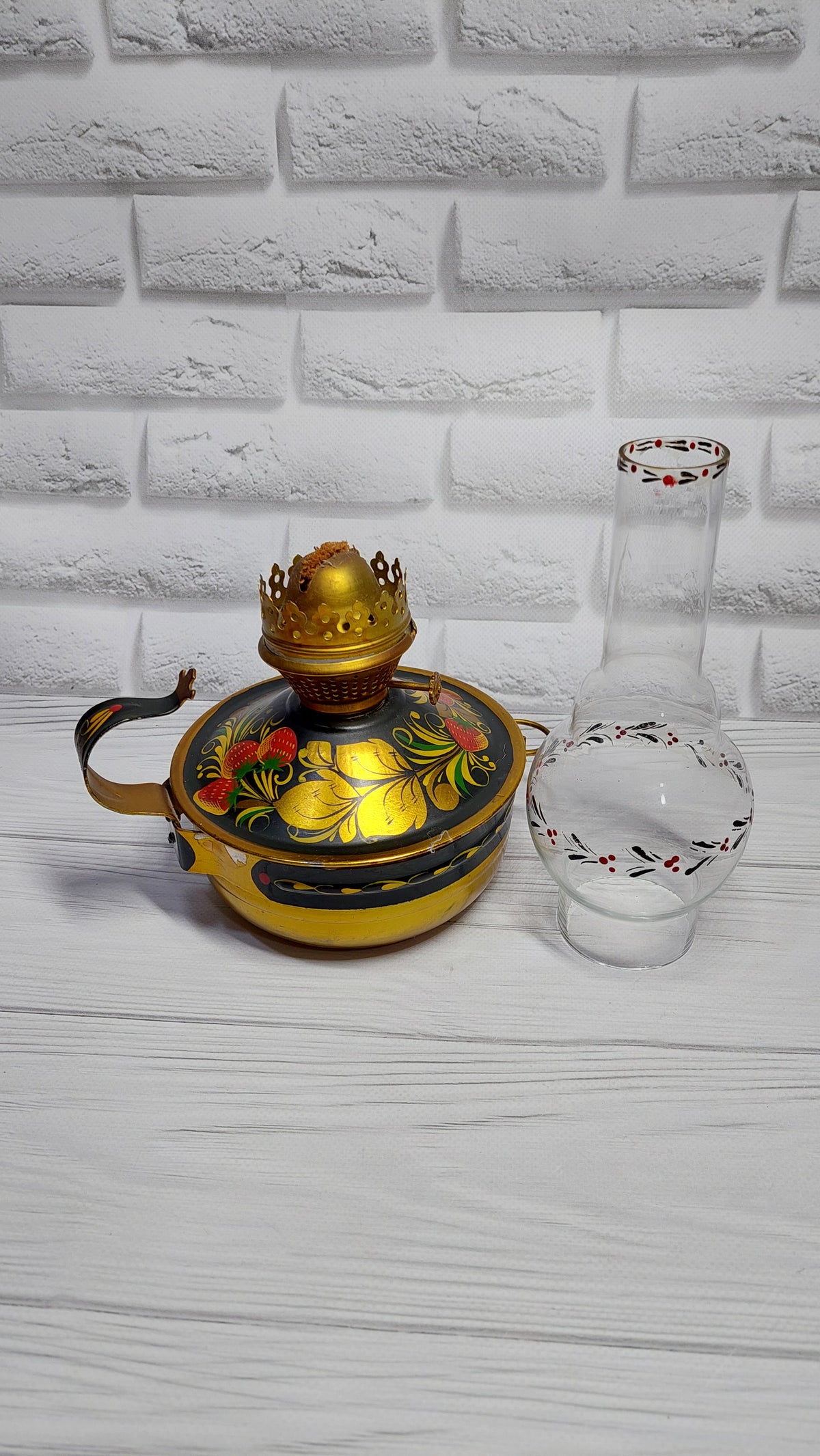 Oil lamp, painted Soviet lamp, souvenir new lamp from the 1980s.