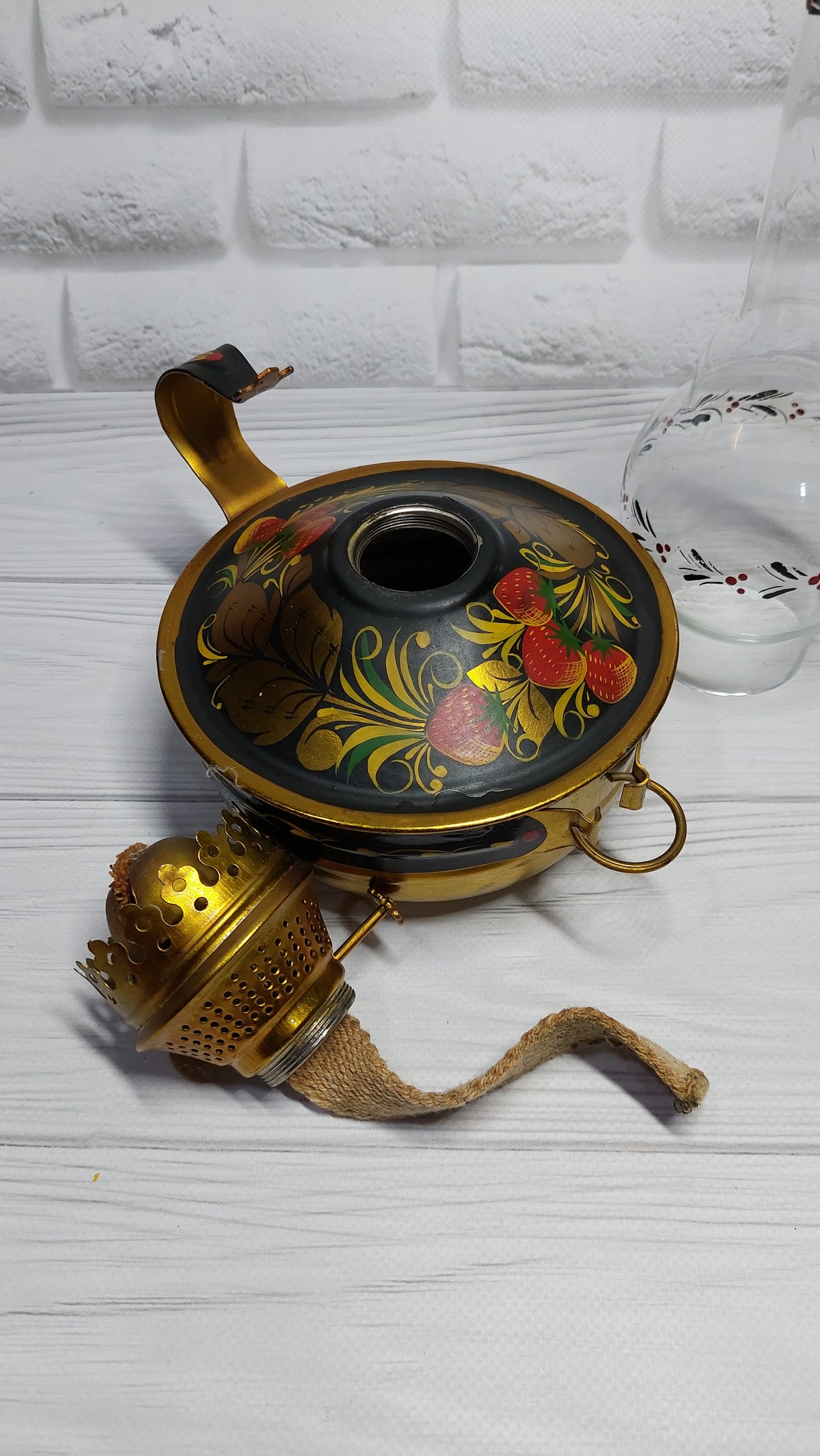 Oil lamp, painted Soviet lamp, souvenir new lamp from the 1980s.