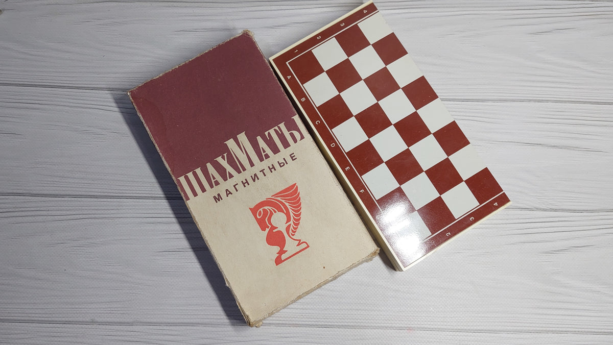 Soviet pocket magnetic chess set, 1970, in good condition. Very rare original chess set in a leatherette case!