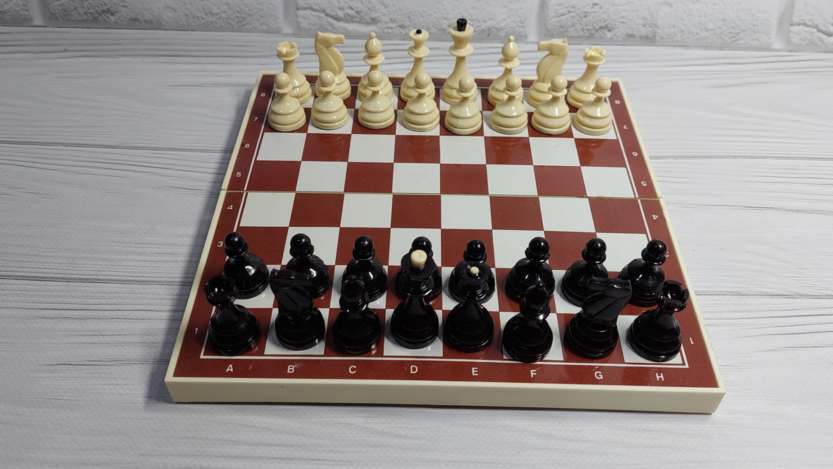 Soviet pocket magnetic chess set, 1970, in good condition. Very rare original chess set in a leatherette case!
