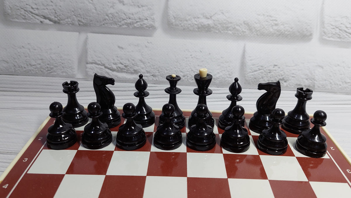 Soviet pocket magnetic chess set, 1970, in good condition. Very rare original chess set in a leatherette case!