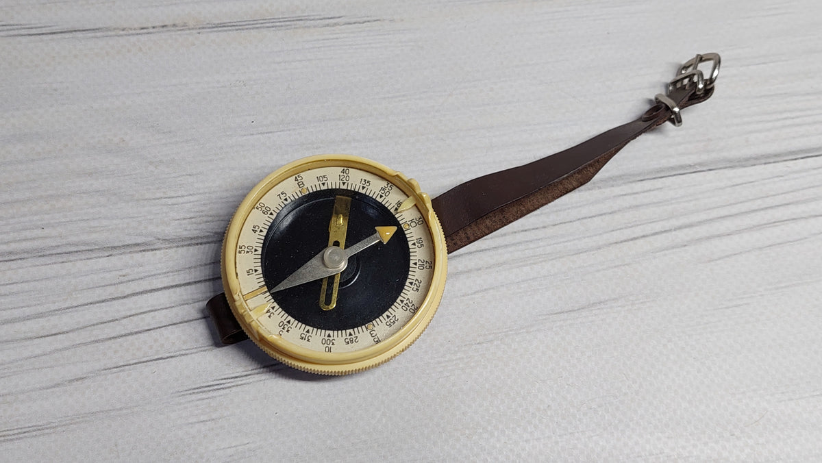 Selling a vintage Soviet military compass of Adrianov.