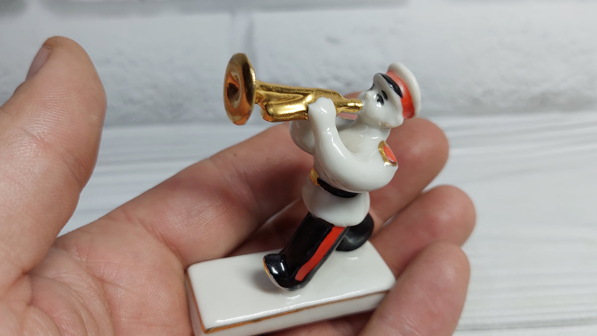 Porcelain figurine musician Suvorov cadet.