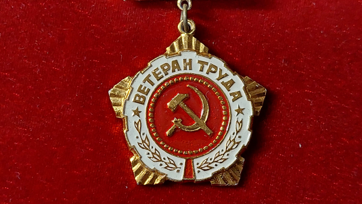Badge Veteran of Labor of the USSR, badge with document.