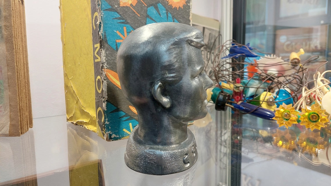 Antique bust of the world's first cosmonaut Yu.A. Gagarin. Yu.A. Gagarin. Statue of an astronaut. Space figurine. Antique souvenir. USSR