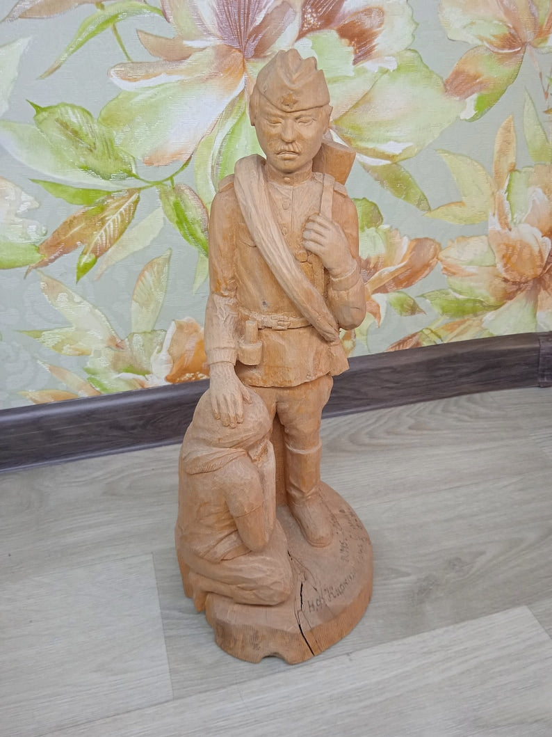 figurine wooden soldier returned home