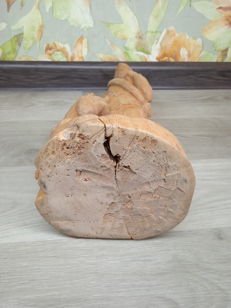 figurine wooden soldier returned home