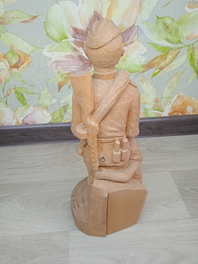 figurine wooden soldier returned home