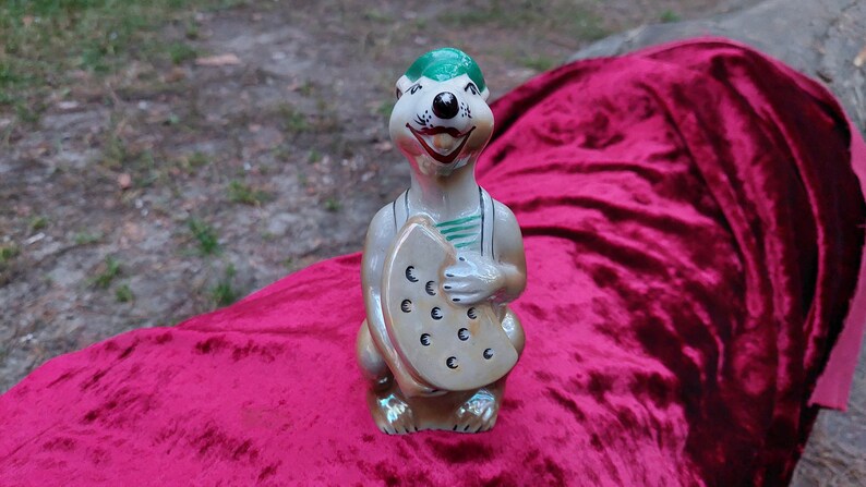 Porcelain figurine porcelain Mouse with cheese Gorodnitsa