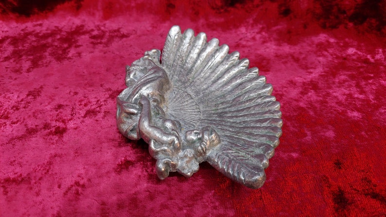 Soviet metal ashtray lady with a fan. ashtray. jewelry dish. USSR ashtray. Vintage ashtray pearl shell. metal nude girl with a fan,