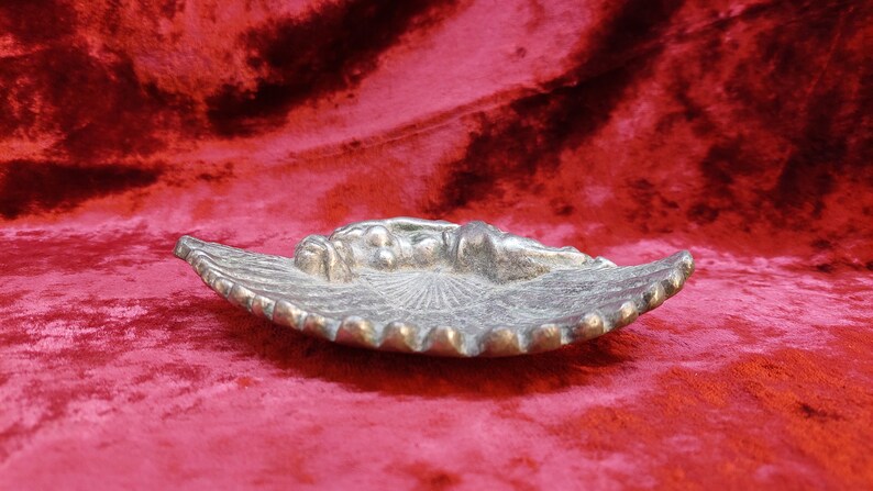 Soviet metal ashtray lady with a fan. ashtray. jewelry dish. USSR ashtray. Vintage ashtray pearl shell. metal nude girl with a fan,