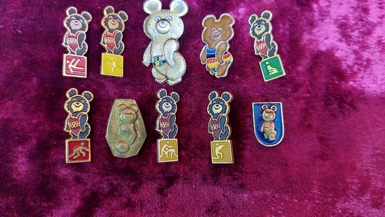 Vintage badges Olympic Bear 1980, Lot of 17 pieces, Soviet Olympic Bear, Moscow Olympics 80s, Symbols of the USSR Olympics