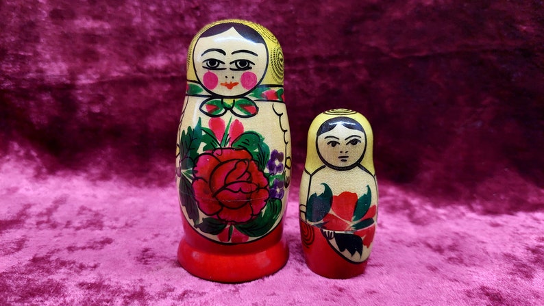 Russian Matryoshka/Baboeshka - 1990 - wood - hand painted - made in USSR