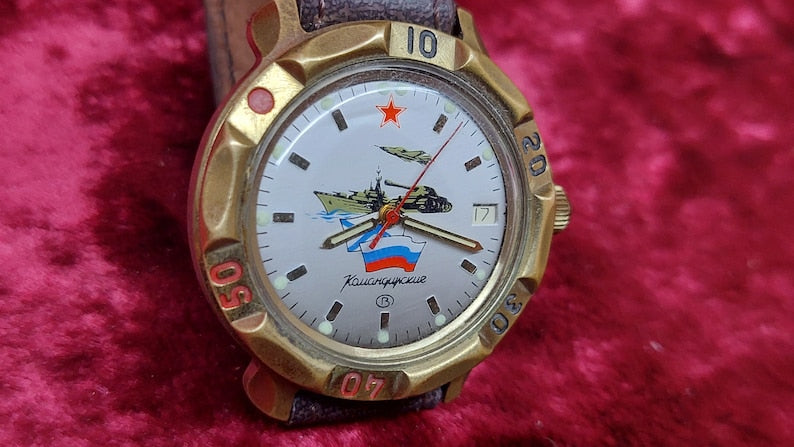 Trophy watch (occupant) VOSTOK command watch Flag of Russia Navy Red Star with calendar / WOSTOK watch military equipment Chistopol /