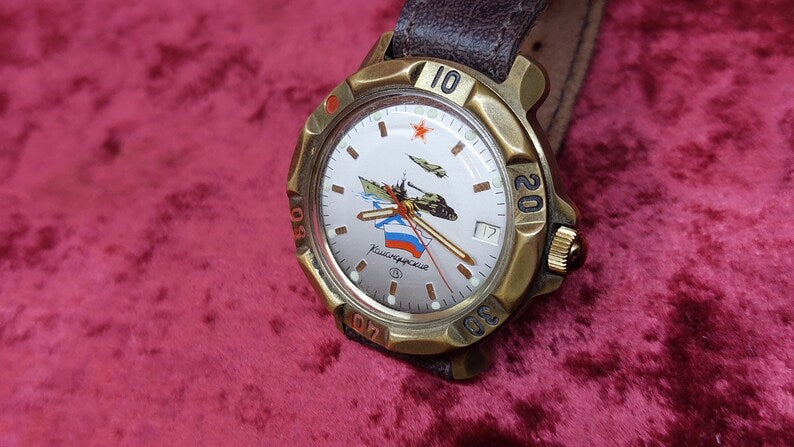 Trophy watch (occupant) VOSTOK command watch Flag of Russia Navy Red Star with calendar / WOSTOK watch military equipment Chistopol /