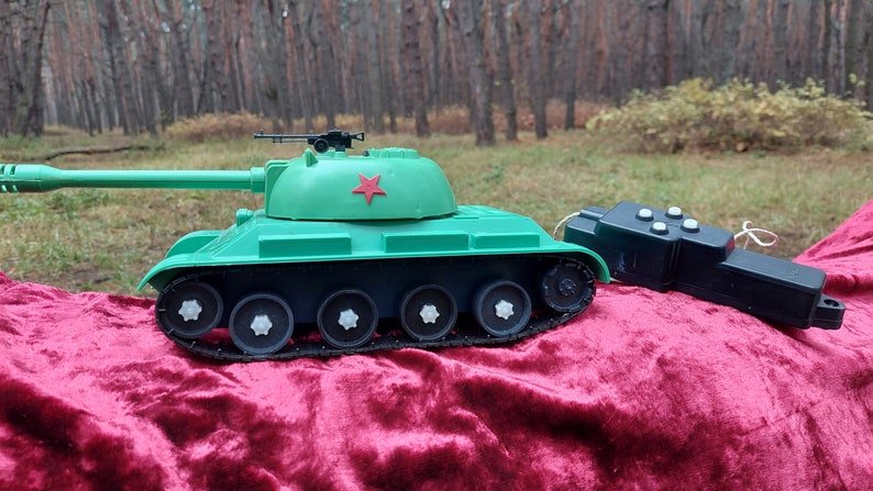 Tank IS-3. Soviet vintage toy Tank with remote control and original box. NOS 1980s