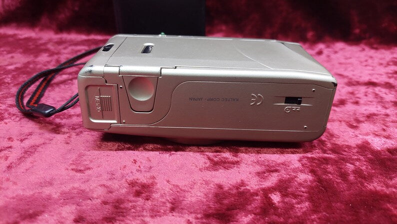 Film camera Skina SK-666. Skina film camera. Point and take a picture of the camera. Working film camera.