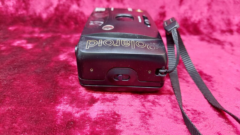 Vintage 35mm Polaroid 2000FF film compact camera, point and shoot camera