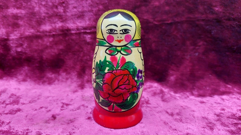 Russian Matryoshka/Baboeshka - 1990 - wood - hand painted - made in USSR