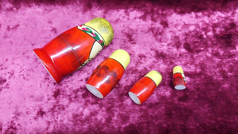Russian Matryoshka/Baboeshka - 1990 - wood - hand painted - made in USSR