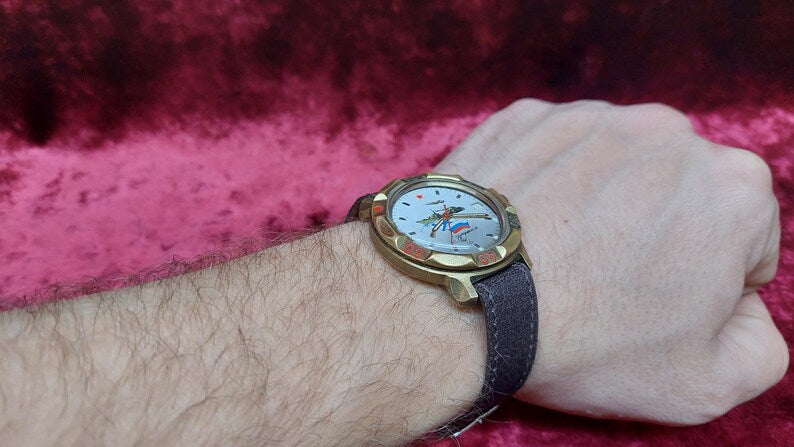 Trophy watch (occupant) VOSTOK command watch Flag of Russia Navy Red Star with calendar / WOSTOK watch military equipment Chistopol /