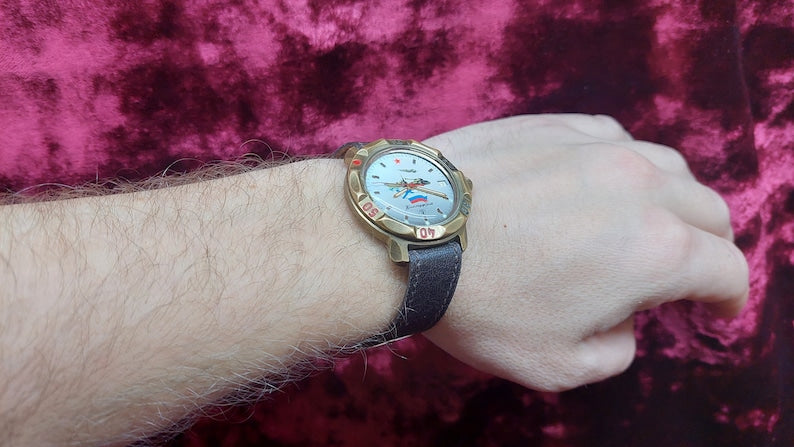 Trophy watch (occupant) VOSTOK command watch Flag of Russia Navy Red Star with calendar / WOSTOK watch military equipment Chistopol /