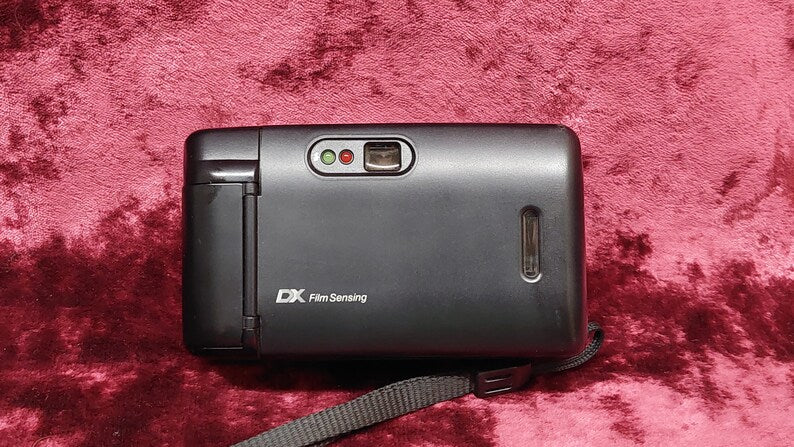 Vintage 35mm Polaroid 2000FF film compact camera, point and shoot camera