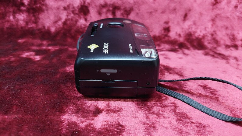 Vintage 35mm Polaroid 2000FF film compact camera, point and shoot camera