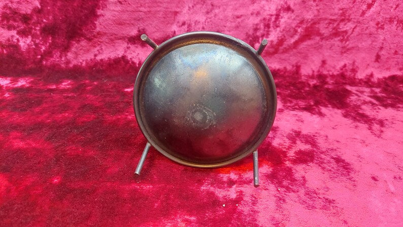 Vintage metal figurine Souvenir Ashtray. Smoking product of the USSR 1980s Soviet gift.