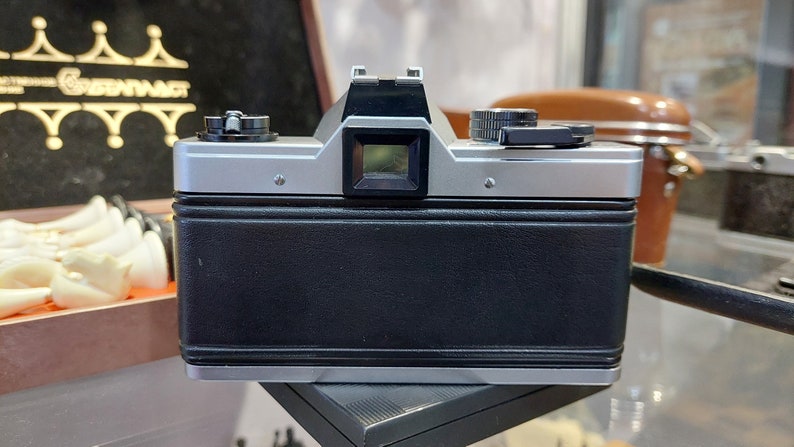 The Praktica MTL5b 35mm SLR is a 29mm f/2.8 wide angle lens.