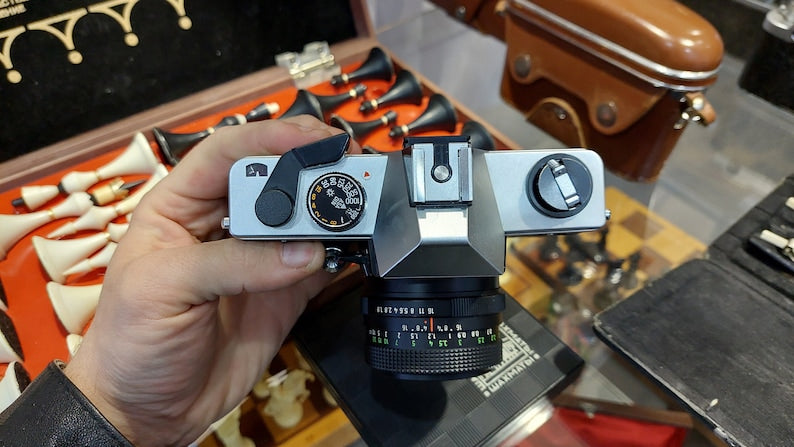 The Praktica MTL5b 35mm SLR is a 29mm f/2.8 wide angle lens.