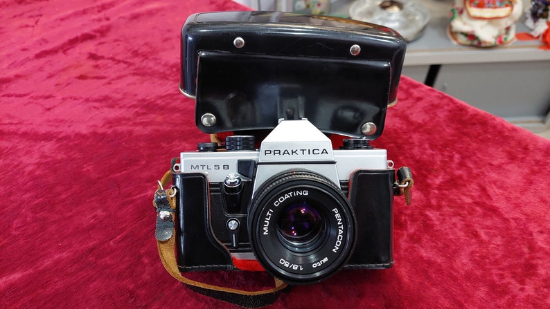 The Praktica MTL5b 35mm SLR is a 29mm f/2.8 wide angle lens.