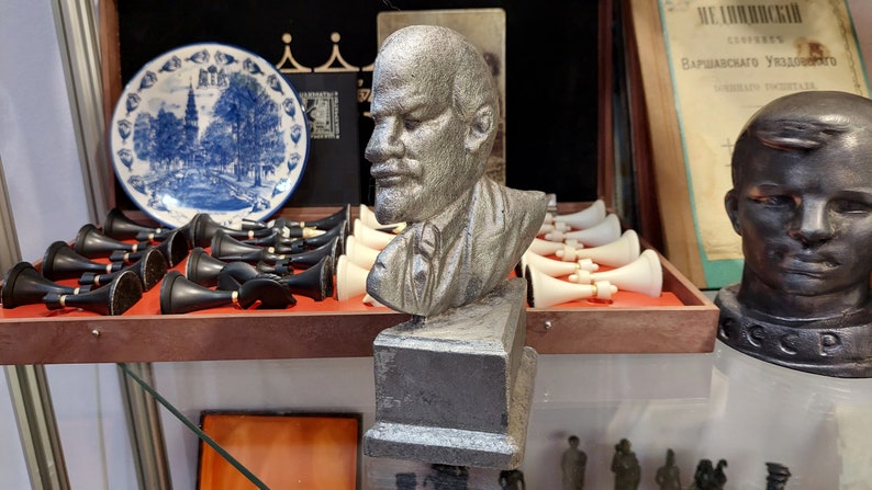bas-relief of the leaders of the USSR Lenin .