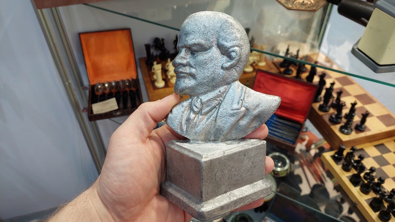 bas-relief of the leaders of the USSR Lenin .
