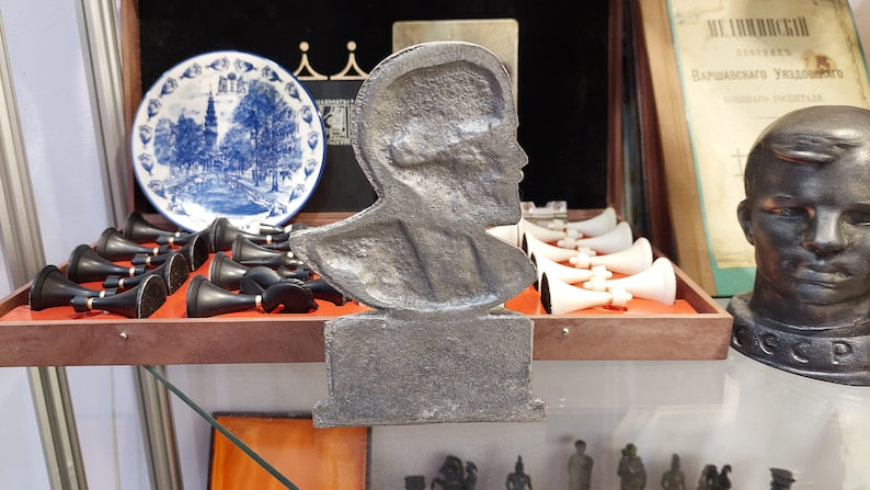 bas-relief of the leaders of the USSR Lenin .
