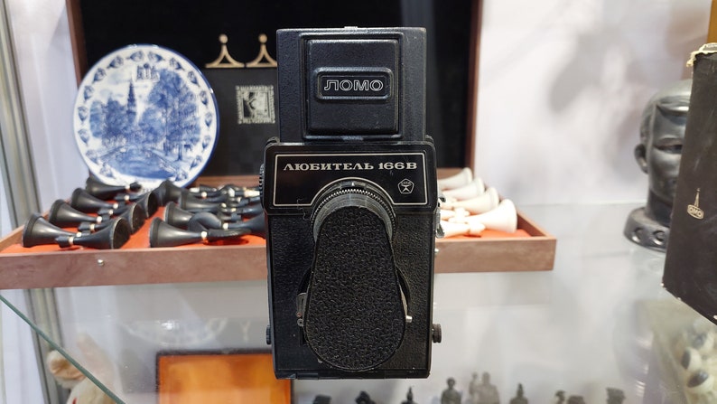 LUBITEL 166 V Soviet camera LOMO Lens Troika - 22 (4.5/75) Voigtlander Brilliant copy 6 x 6 Vintage Made in USSR