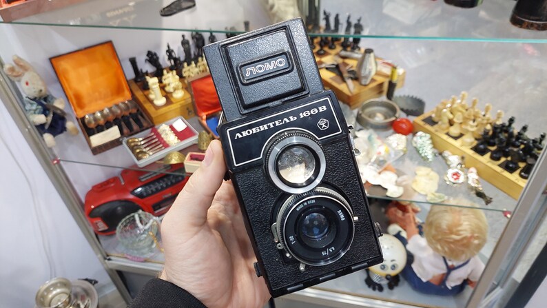 LUBITEL 166 V Soviet camera LOMO Lens Troika - 22 (4.5/75) Voigtlander Brilliant copy 6 x 6 Vintage Made in USSR