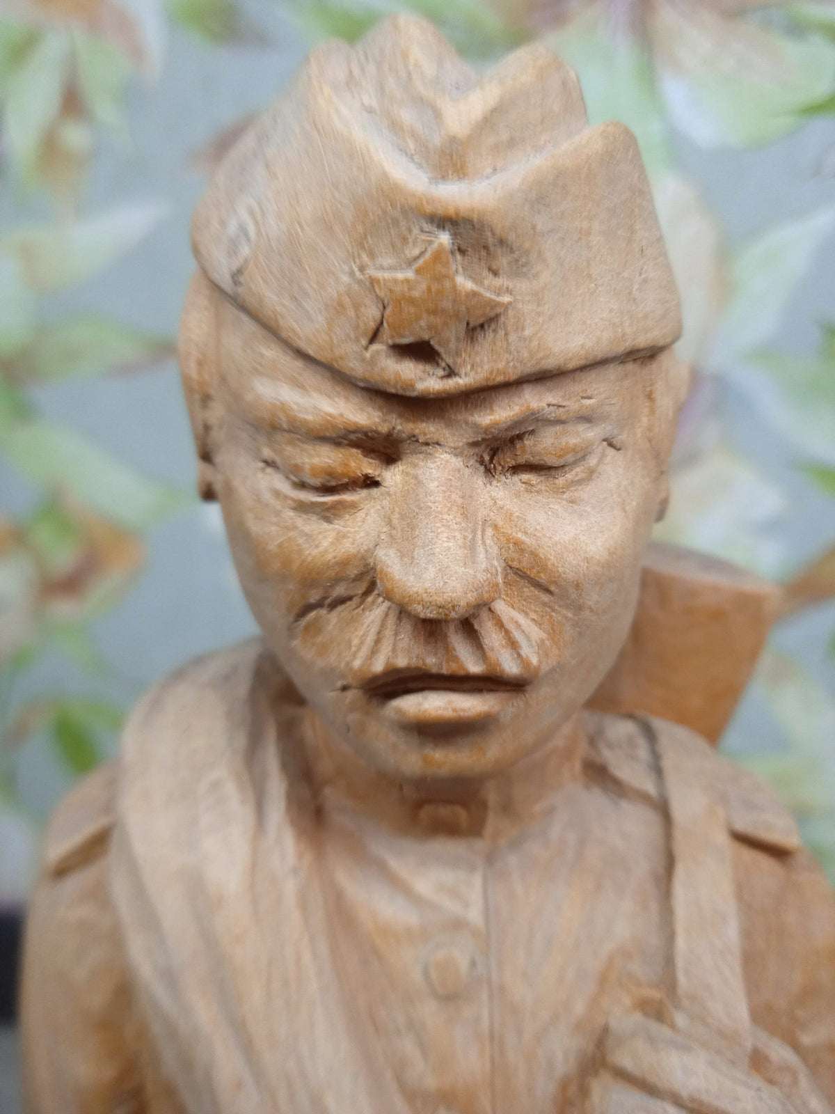 figurine wooden soldier returned home